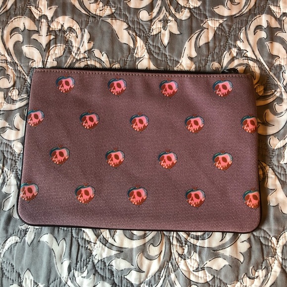 Disney X Coach Snow White Turnlock Pouch - Picture 4 of 8